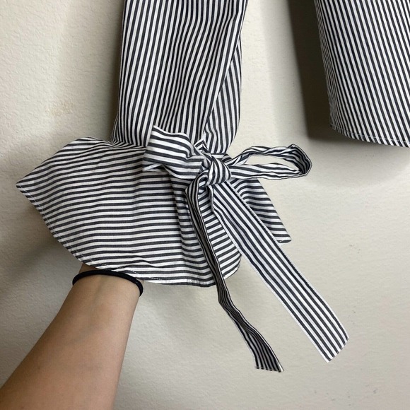 J.O.A. Tie Bell Cuff Charcoal and White Striped Button-Up M - Picture 5 of 8